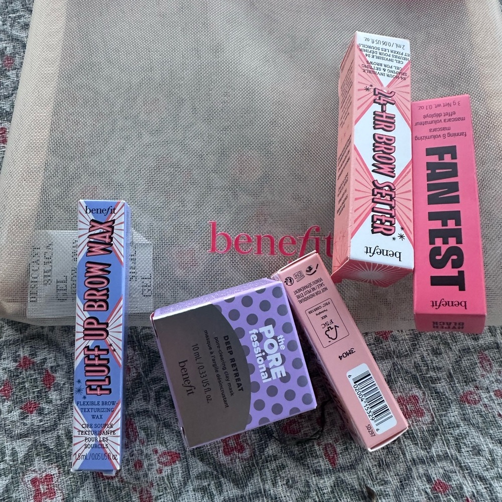 Benefit Makeup Collection - Pink and Purple, mesh bag.